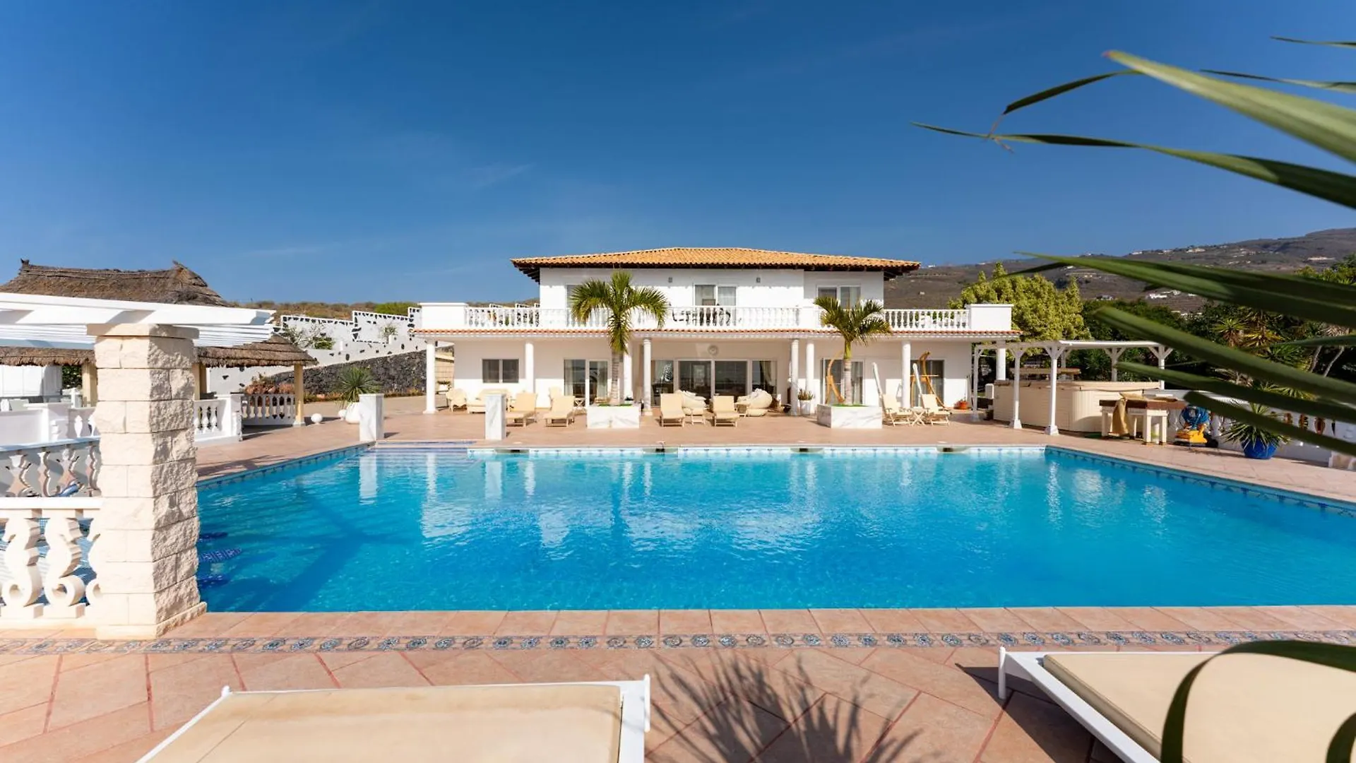 Private Luxury Villa With Jacuzzi, Beach Bar, Pool Costa Adeje  0*, Costa Adeje (Tenerife)